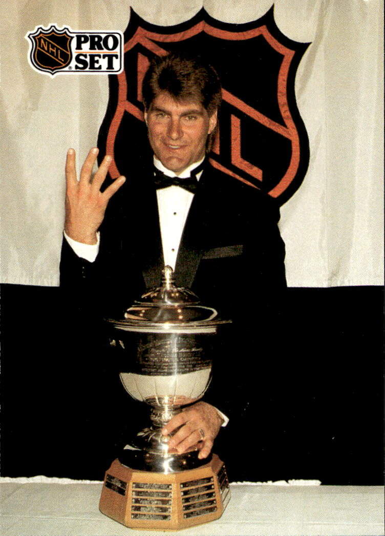 James Norris Memorial Trophy RAY BOURQUE 91-92 Pro Set (světlá levá hrana)
